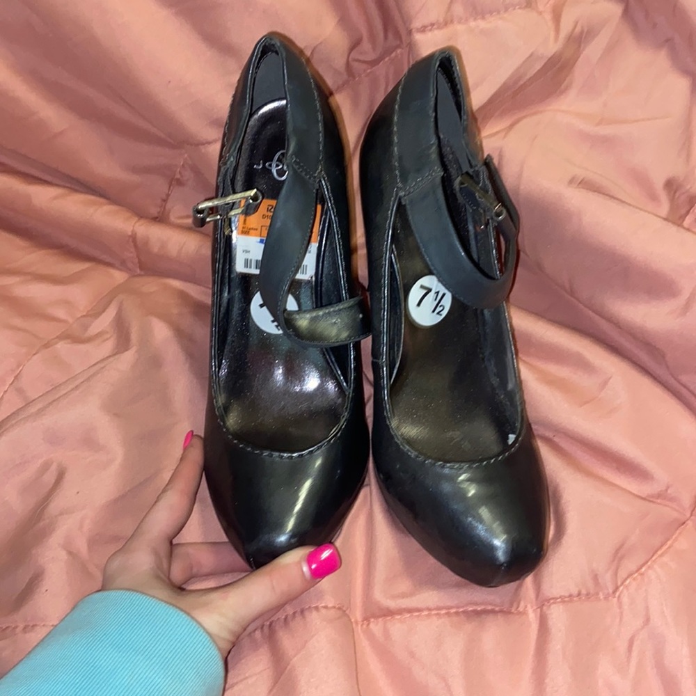 silver heels never worn